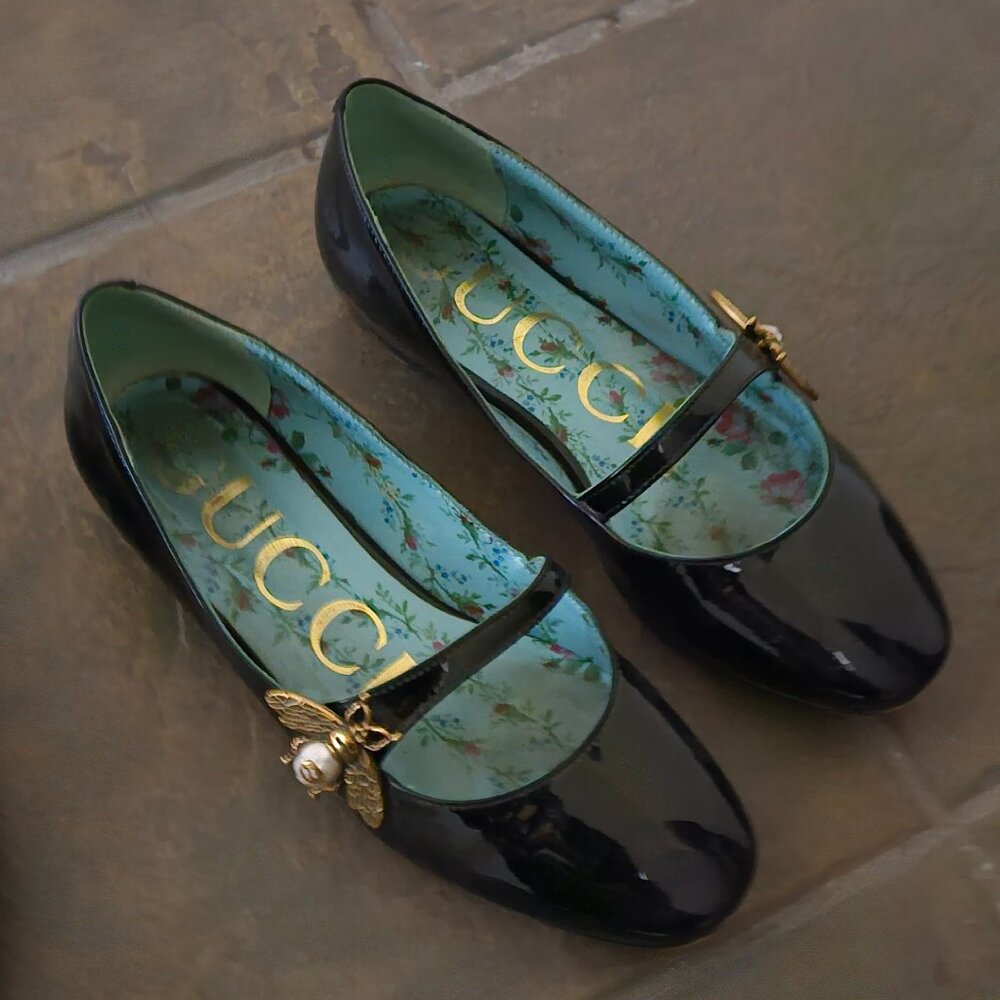 Gucci black patent leather flat 36